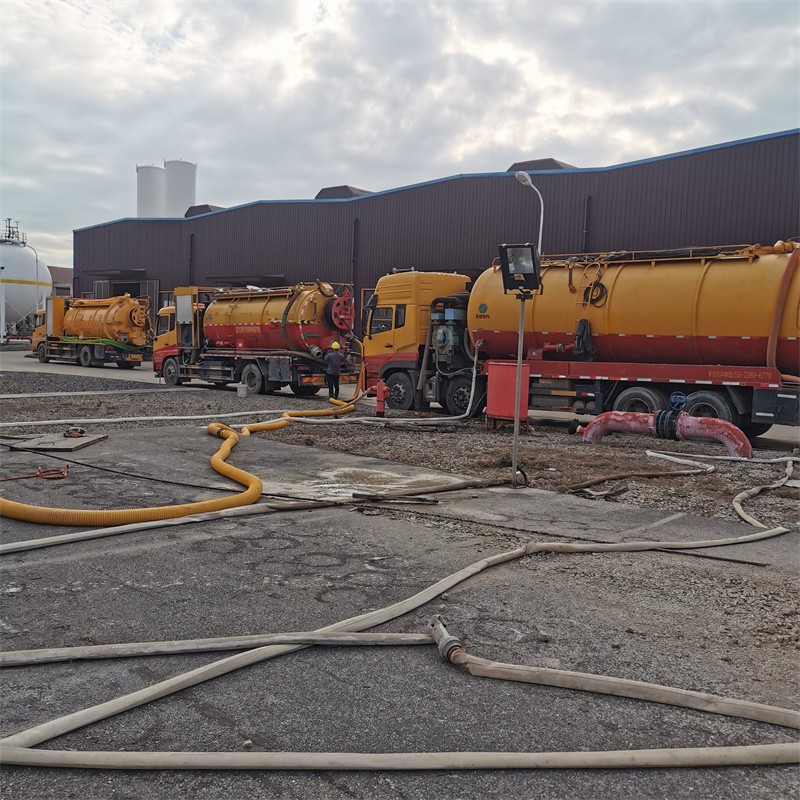 盈江污水池清理